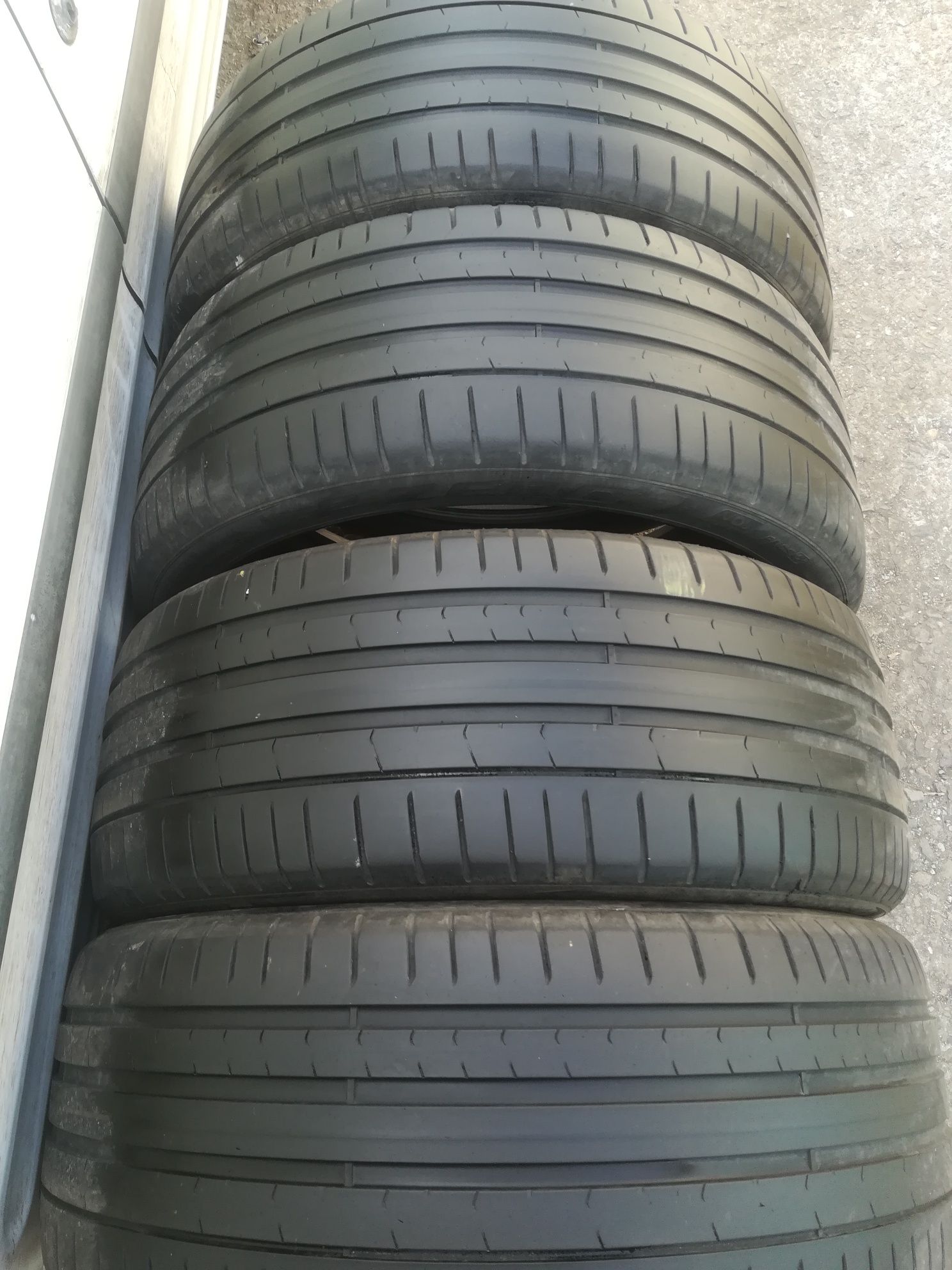 Pirelli P Zero 4бр.255//40/21 дот1817