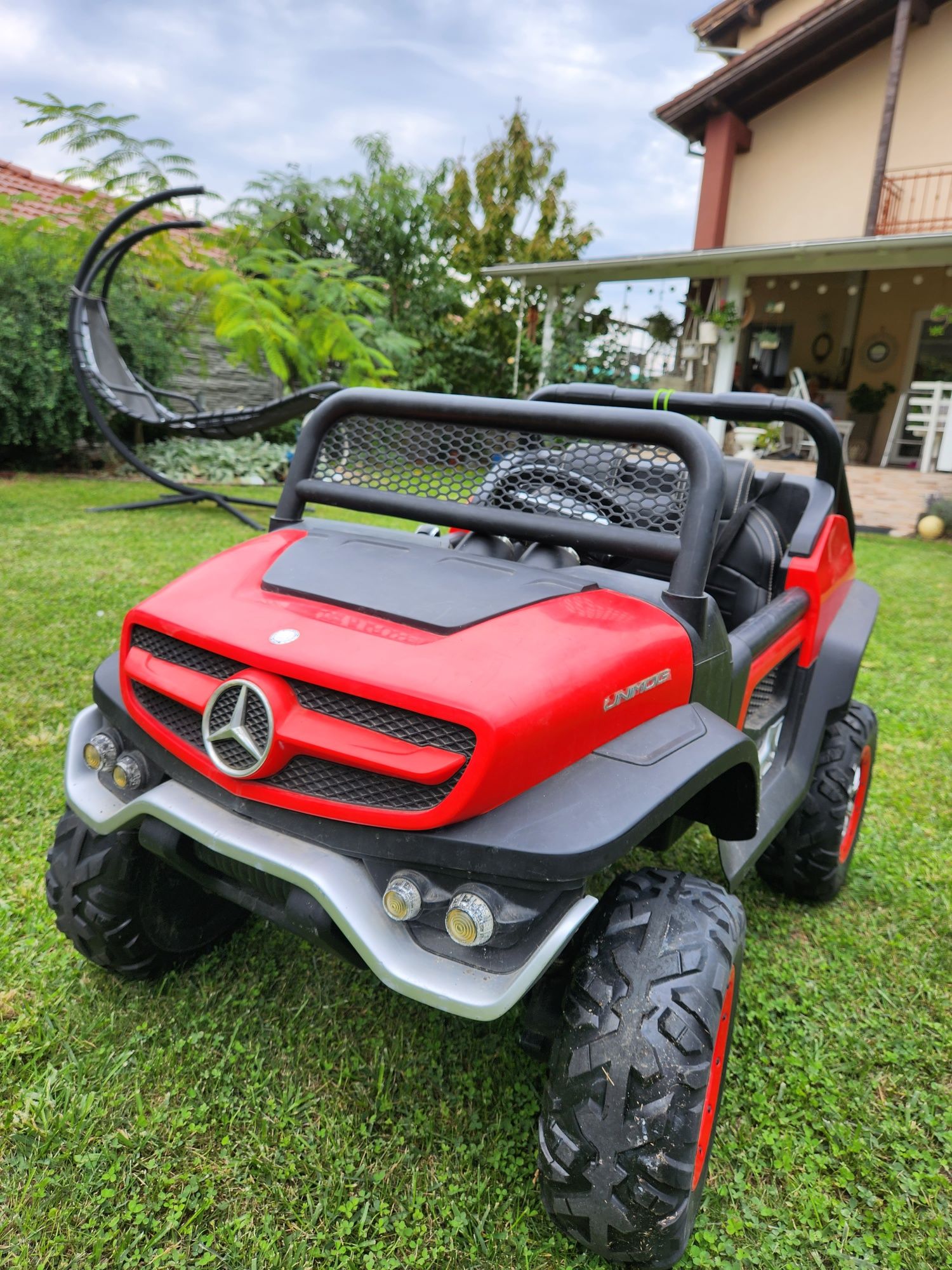 Mașinuța electrică 4x4 Premier Mercedes Unimog