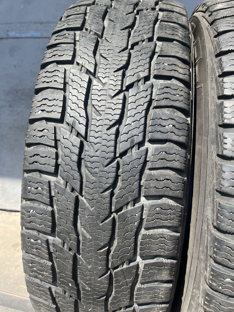 2 бр. гуми за бус 205/75/16C Nokian DOT 1419 6,5 mm