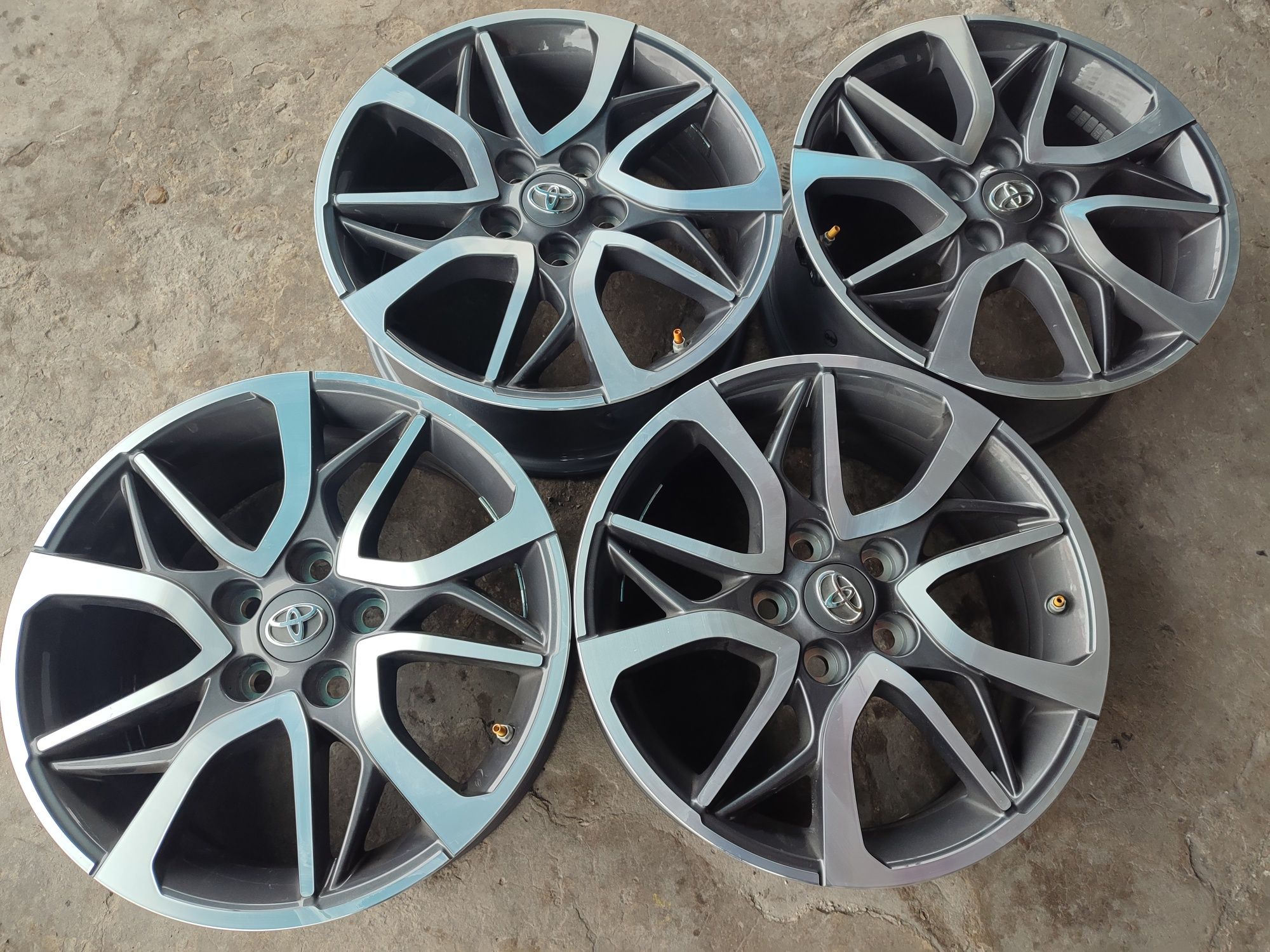 17" оригинални алуминиеви джанти за Toyota C-HR,Corolla,Camry...