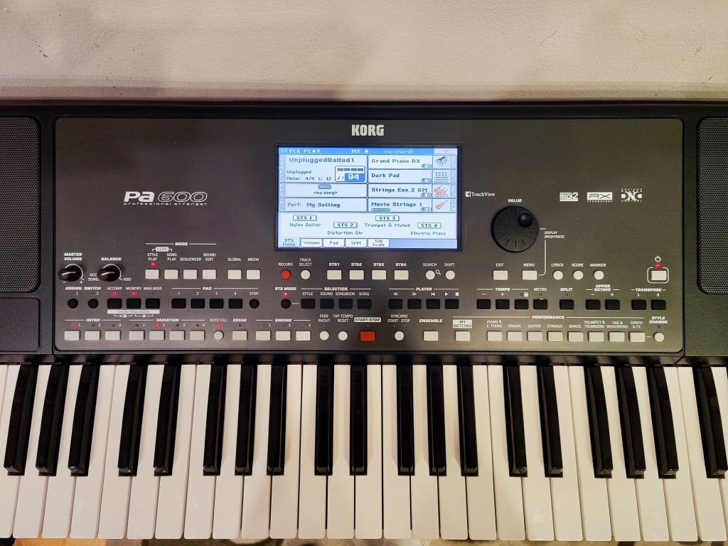 Синтезатор Korg PA 600