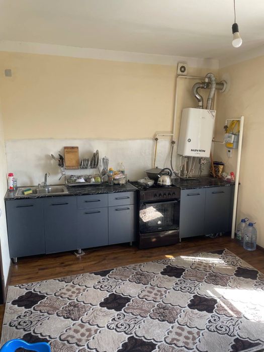 Охангарон шахар марказида 2 хонали уй сотилади.