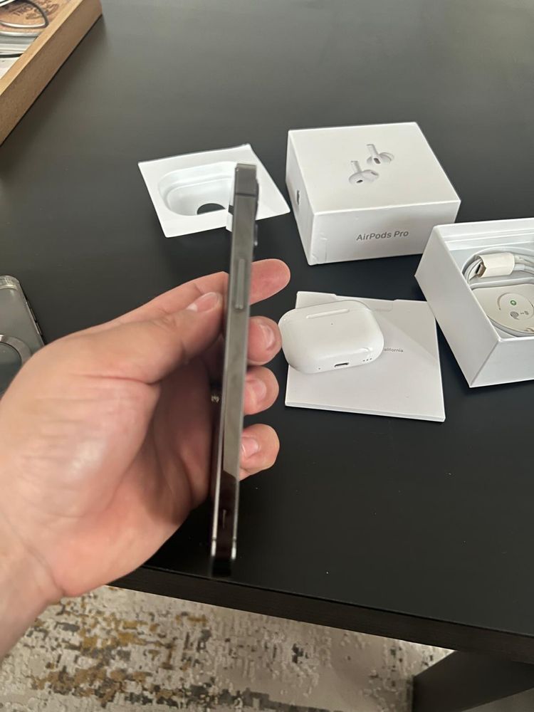 Iphone 12 pro + airpods pro 2 generation