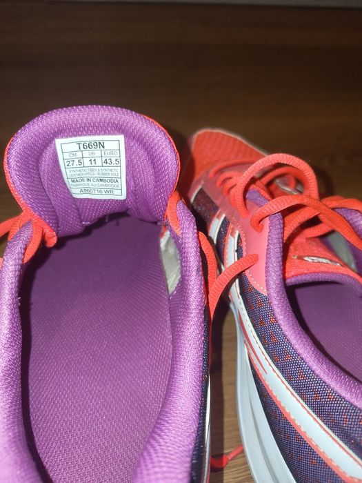 Маратонки : Обувки