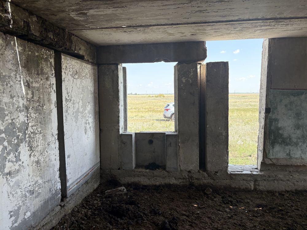 Здание на разбор из блоков и плит