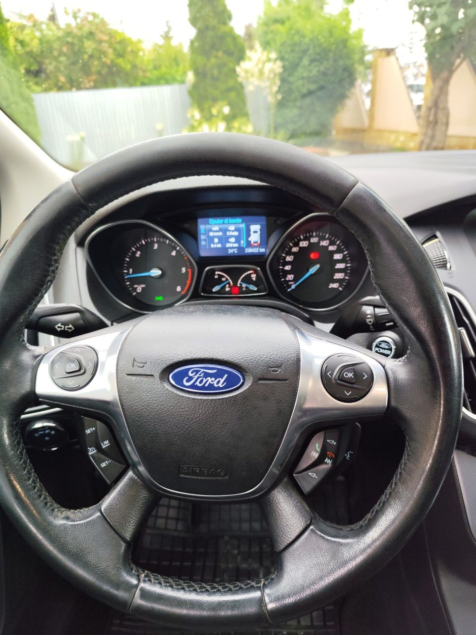 Ford Focus.         .