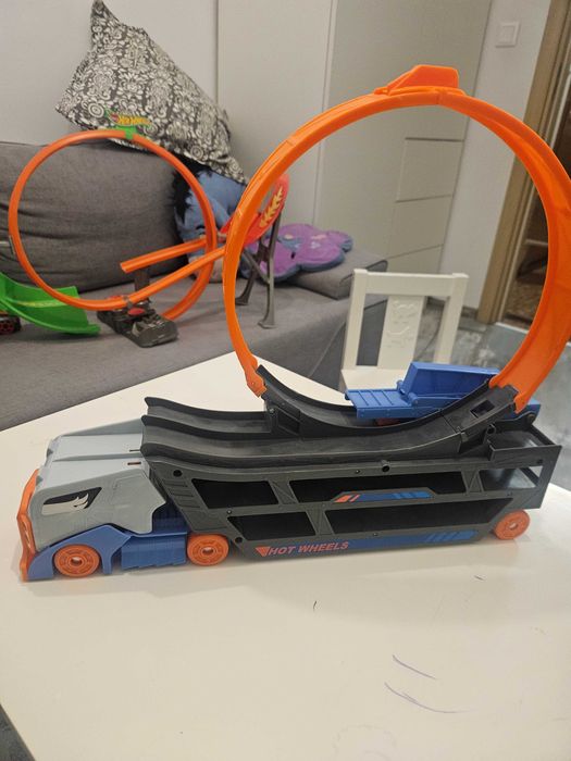 Продават се всички Hotwheels писти и Hotwheels city части за 45лв