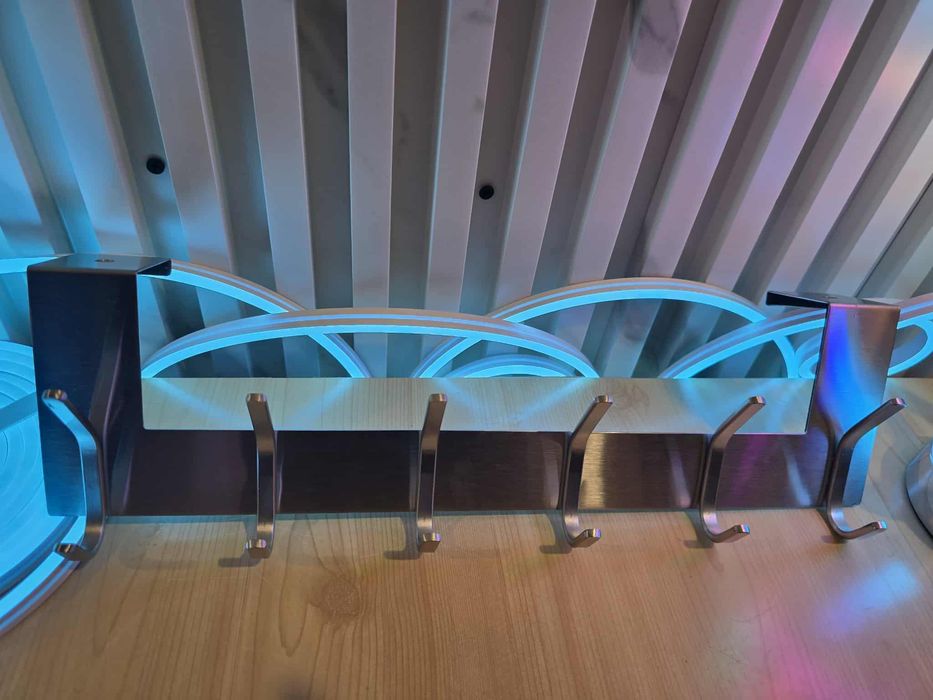 Закачалка за стена