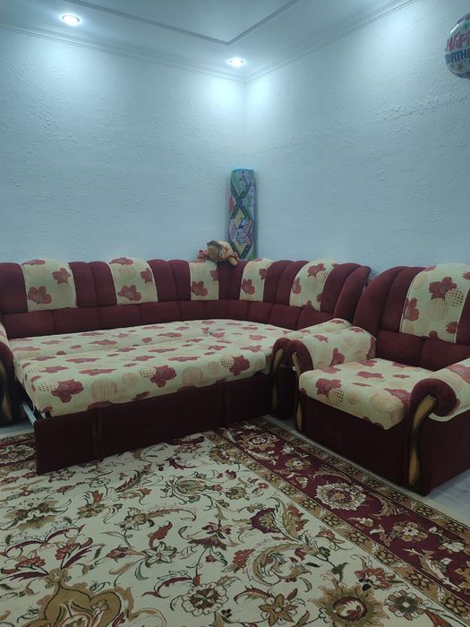 Продается диван угловой и кресло