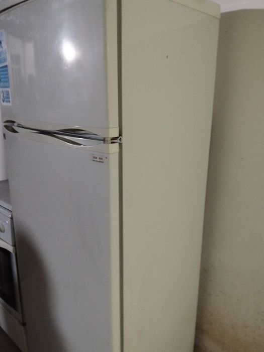 Xolodilnik sotiladii srochna