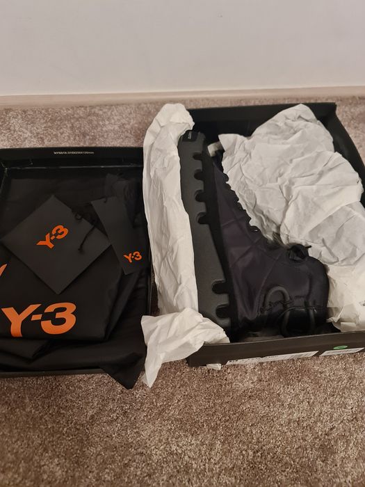 Vând ghete adidas Y-3 - model Kasabaru - mărime 43 1/3