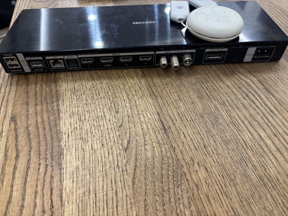 Устройство one concect box за телевизор Samsung 49 “