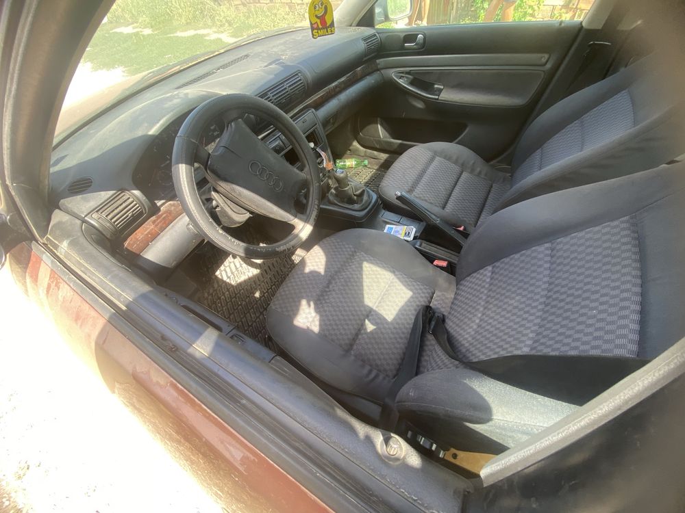 На части Audi A4