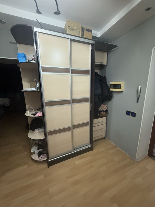 Продам шкаф для прихожей