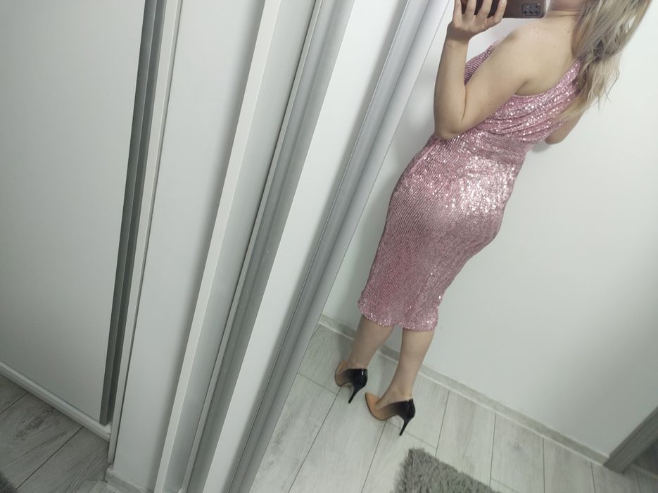 Rochie cu paiete roz