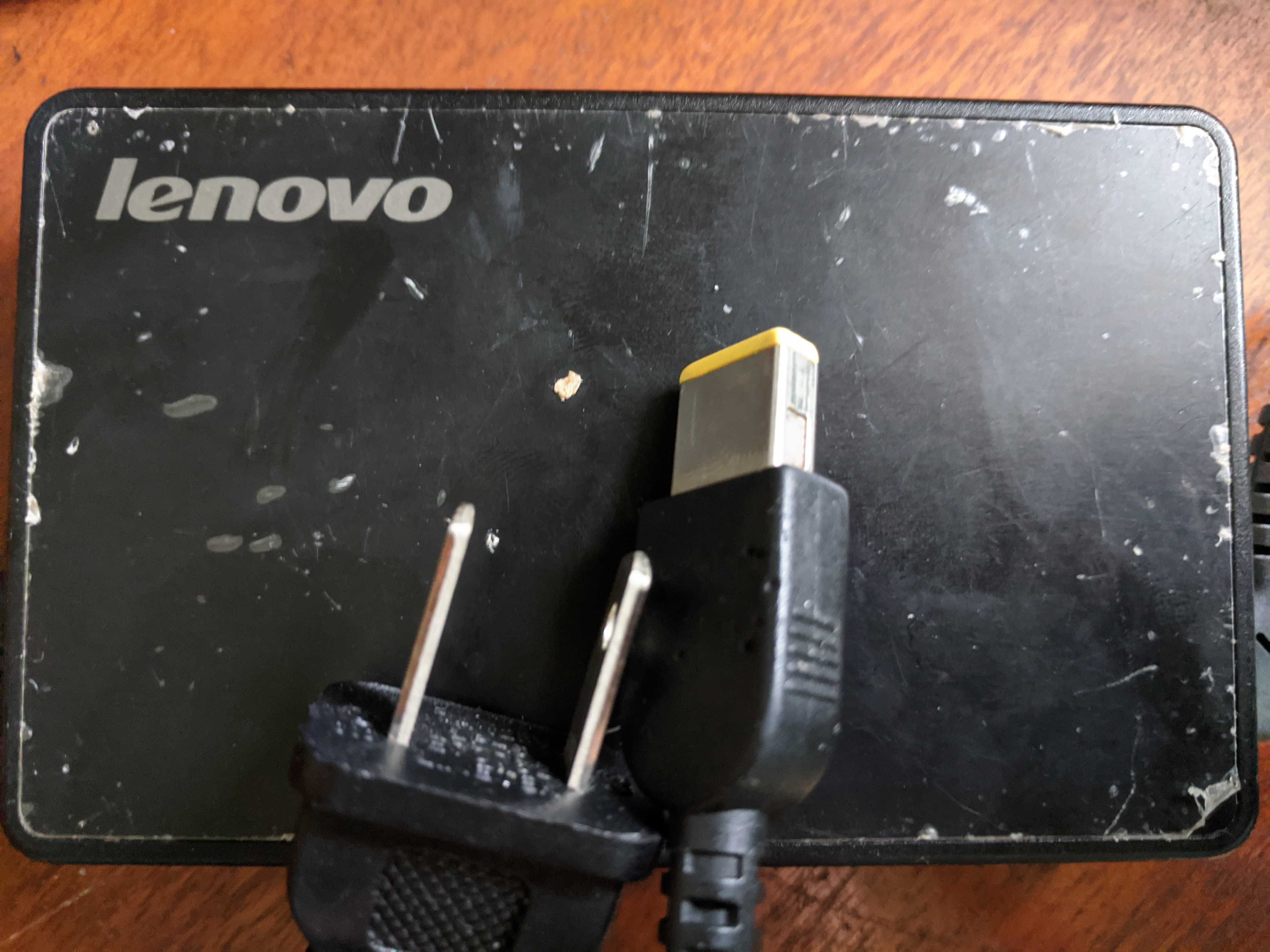Incarcator de Lenovo adus din SUA