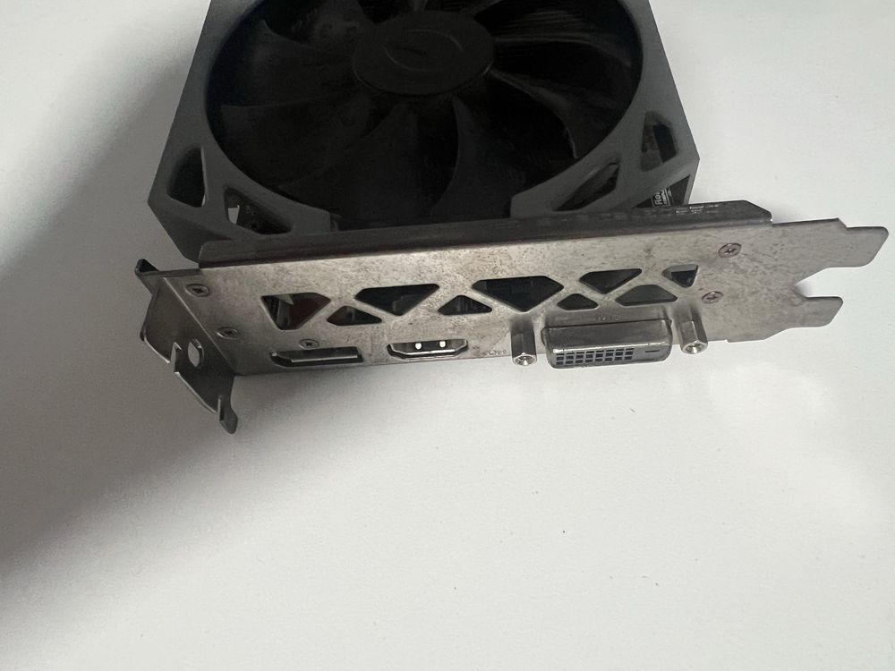 RTX 1660 SUPER EVGA перфектна карта като нова
