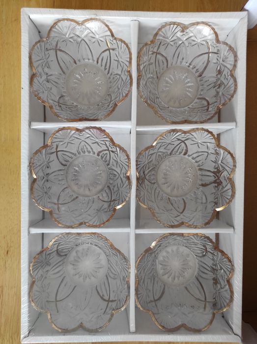 Набор из шести салатниц