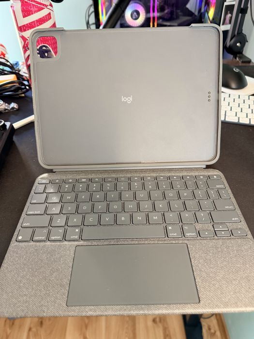 Logitech Combo Touch iPad Pro 11