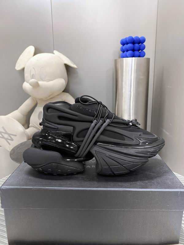 Balmain Unicorn / Louis Vuitton Trainer / Millenium / Maxi Sneaker