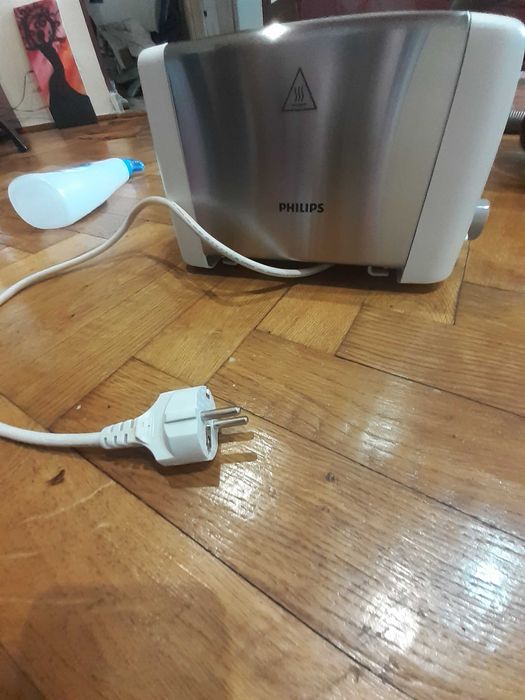 Prajitor de pâine Philips  si ceas electronic