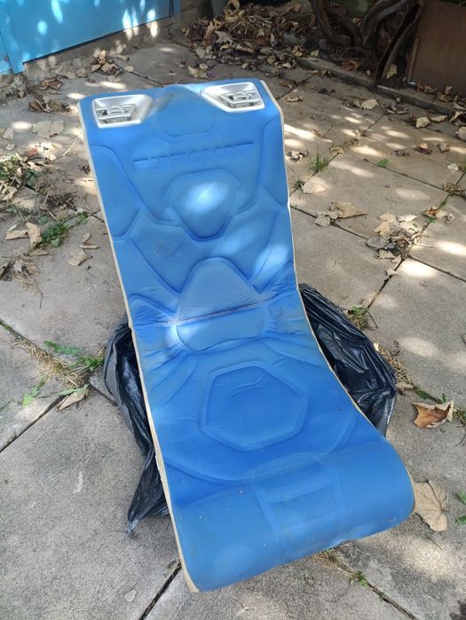 Scaun gaming pentru podea, cu boxe