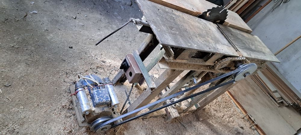 Vând abric cu grosime ,blat pe sânii și axul merge și de gaurit