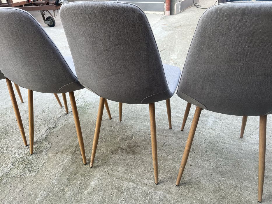 Scaune gri utilizate