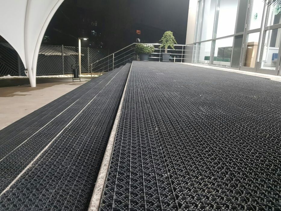 Антискользящие грязезащитные напольные покрытия