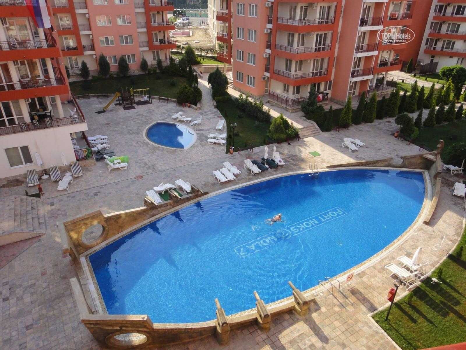 Просторен двустаен апартамент в к-с Privilege Fort Beach, Първа линия