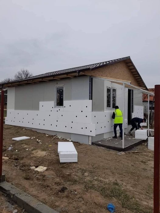 Case pe structură metalică