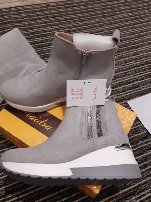 Ghete noi, culoare gri numarul 39 . Foarte dragute