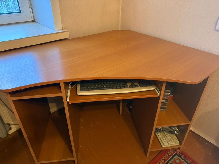 Стол компьютерный офисный с тумбой