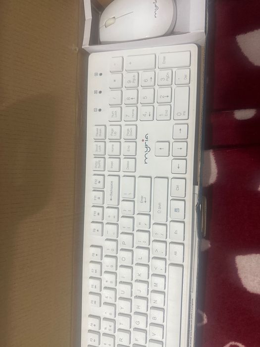 Vând monitor+ tastatură și mouse wireless