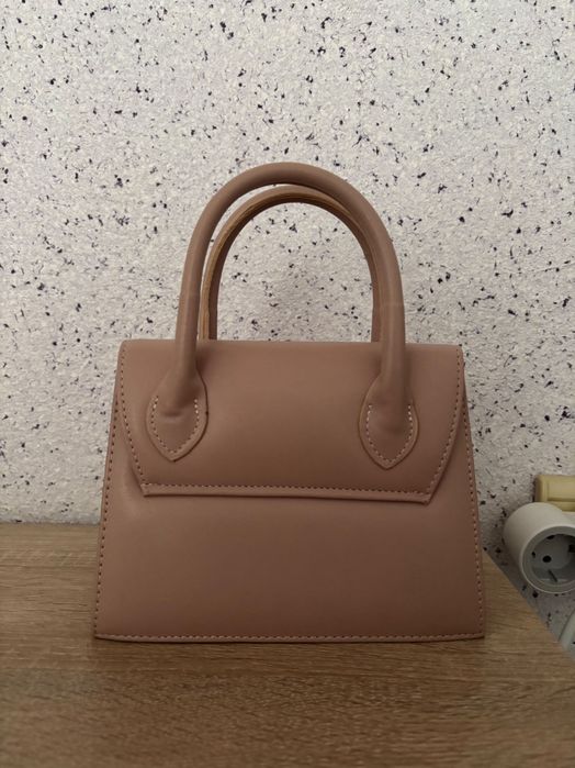 Парфюмна вода на Сабрина Карпентър