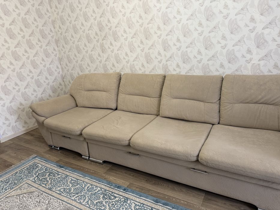 Продам диван в хорошем состояний раздвигается