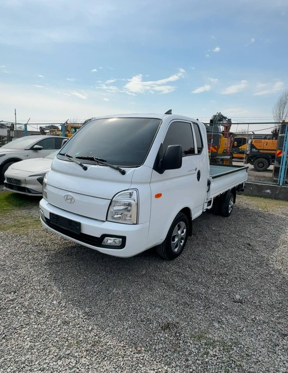 Kia bongo,  Hyundai porter,  yuk mashinalar bor sotuvda