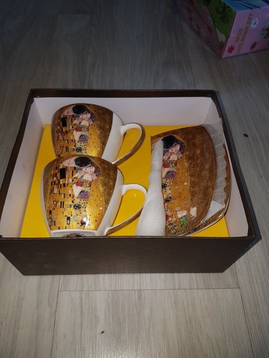 Нови чаши в кутия