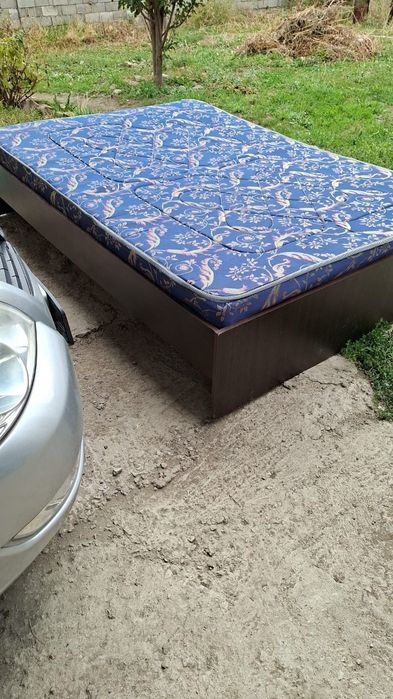 Продам кровать полуторку