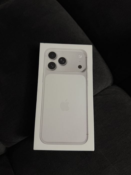 Vand iphone 17 Pro Max 256 sigilat white silver gb liber de retea