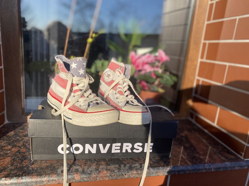 Teniși Converse!