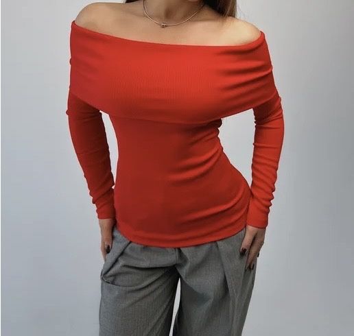 Кофта с открытыми плечами