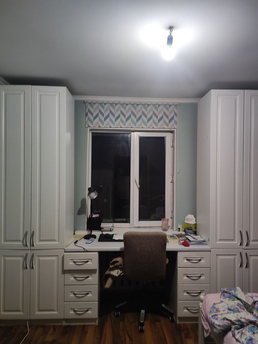 Два шкафа со столом для подростков