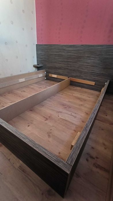 Спалня за матрак 160/200