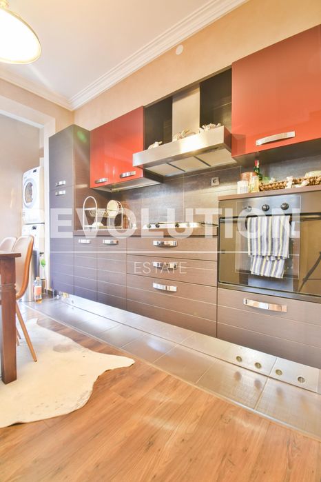 Дава се под наем Тристаен апартамент в София, Център - 80 кв.м за 1250 € - Снимка #2