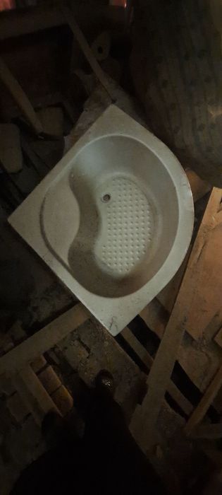 Ugalok vanna sotiladi