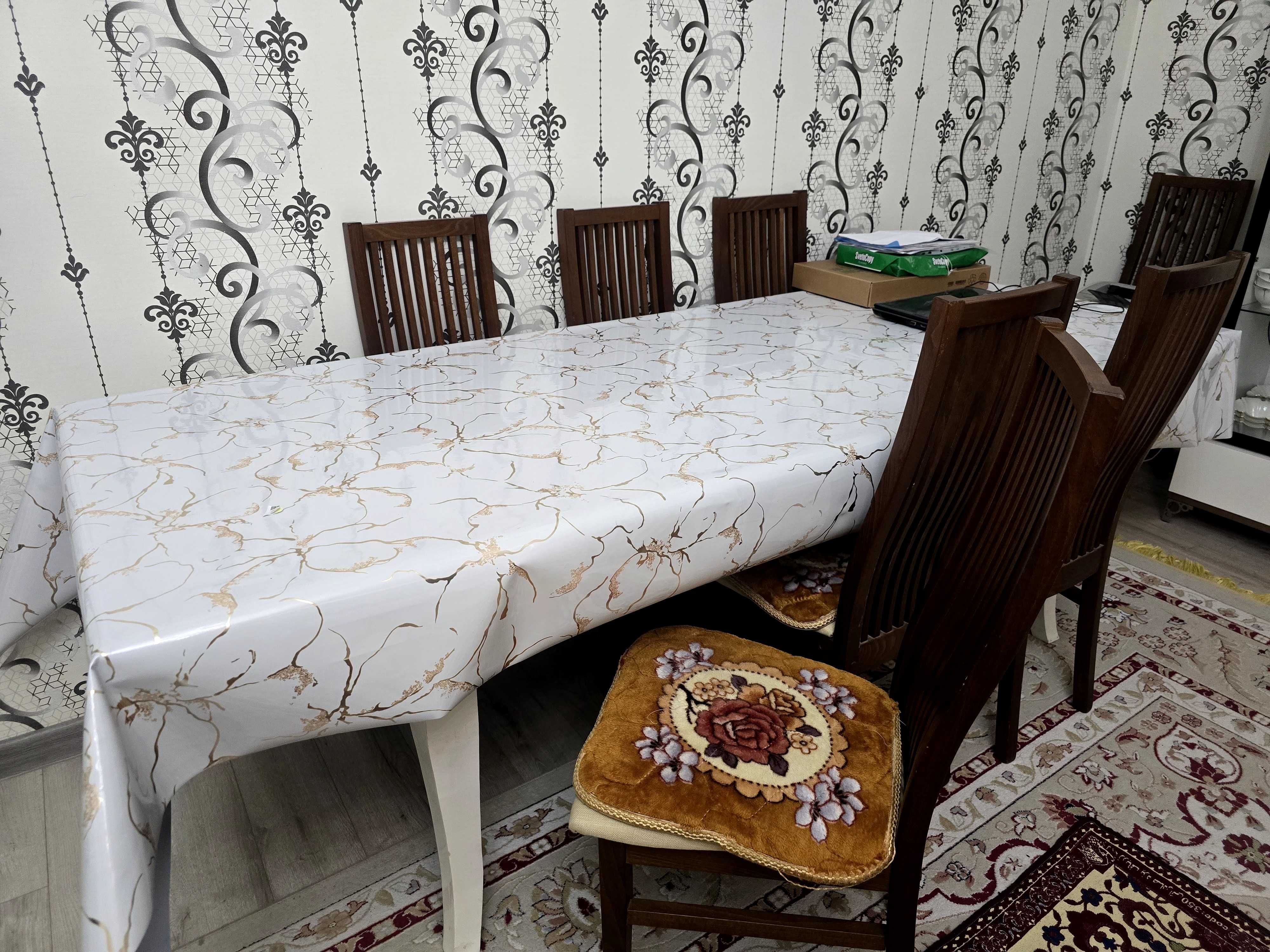 Стенка , стол со стульями