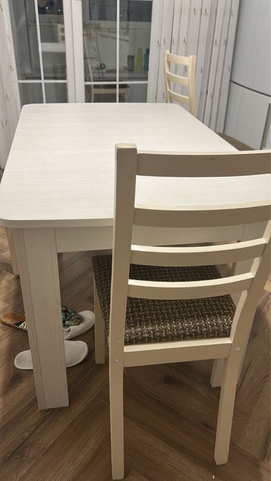 Продается стол и стулья