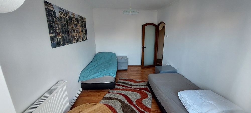 Vand apartament 3 camere decomandat. Schimb cu apartament in Cluj .
