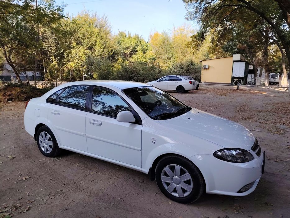 Chevrolet Gentra 1 pozitsiya